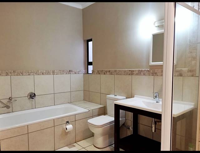 2 bed property to rent in ILLOVO BEACH